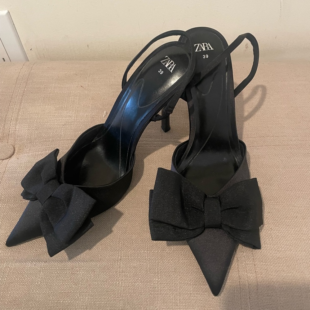 Zara Bow Trimmed heeled shoes. New without tags. With original dust bag.